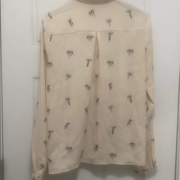 ♦️SOLD♦️SOLD♦️Print Button front shirt - Picture 6 of 8